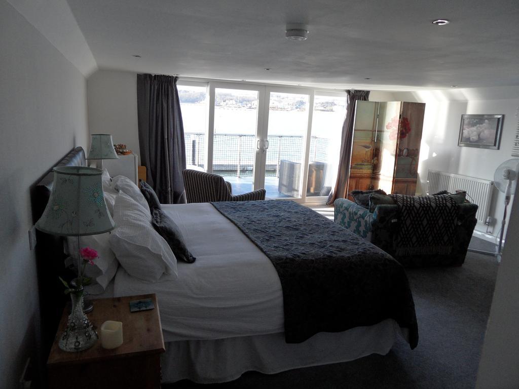 뉴포트 Houseboat Harbourside View B&B 외부 사진