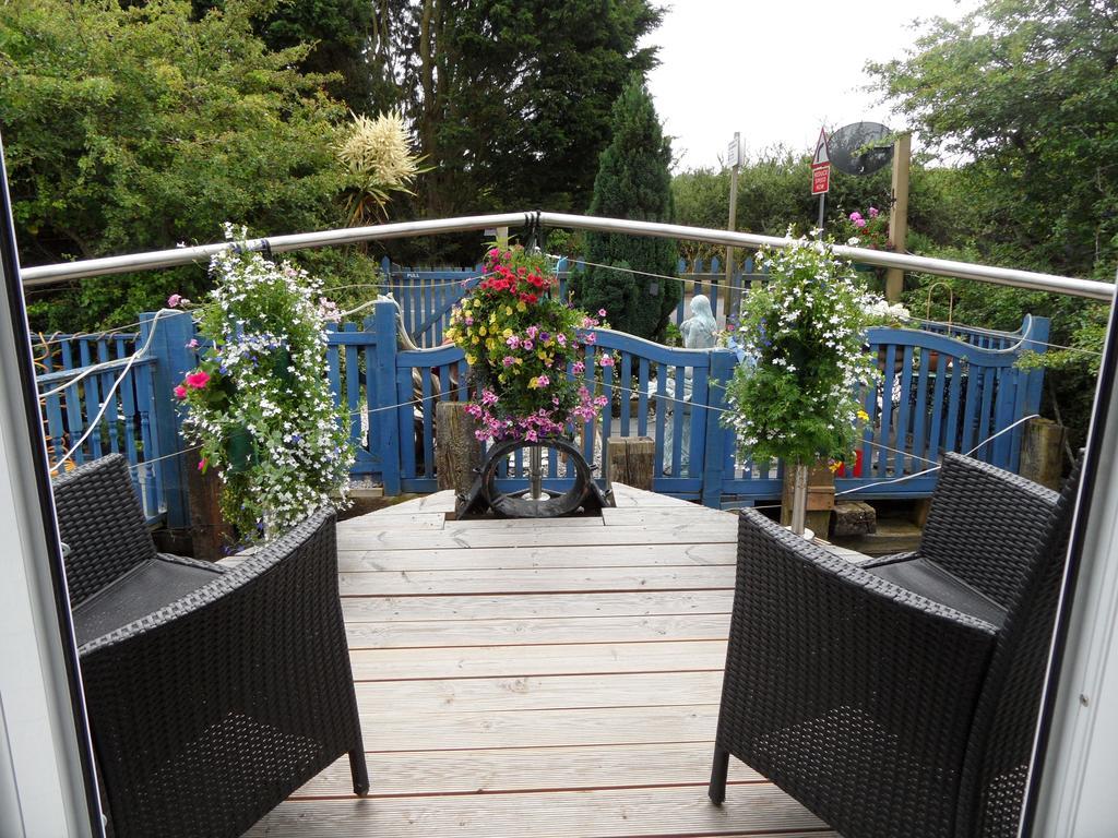 뉴포트 Houseboat Harbourside View B&B 외부 사진