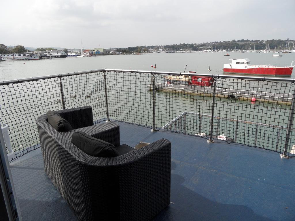 뉴포트 Houseboat Harbourside View B&B 객실 사진