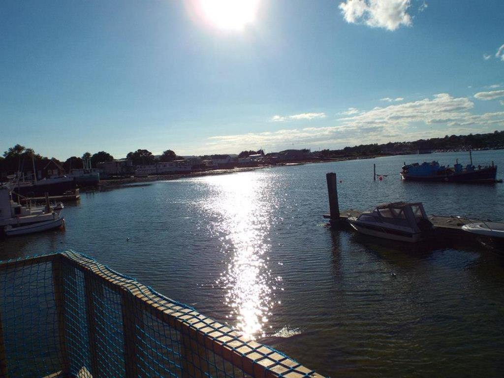 뉴포트 Houseboat Harbourside View B&B 외부 사진