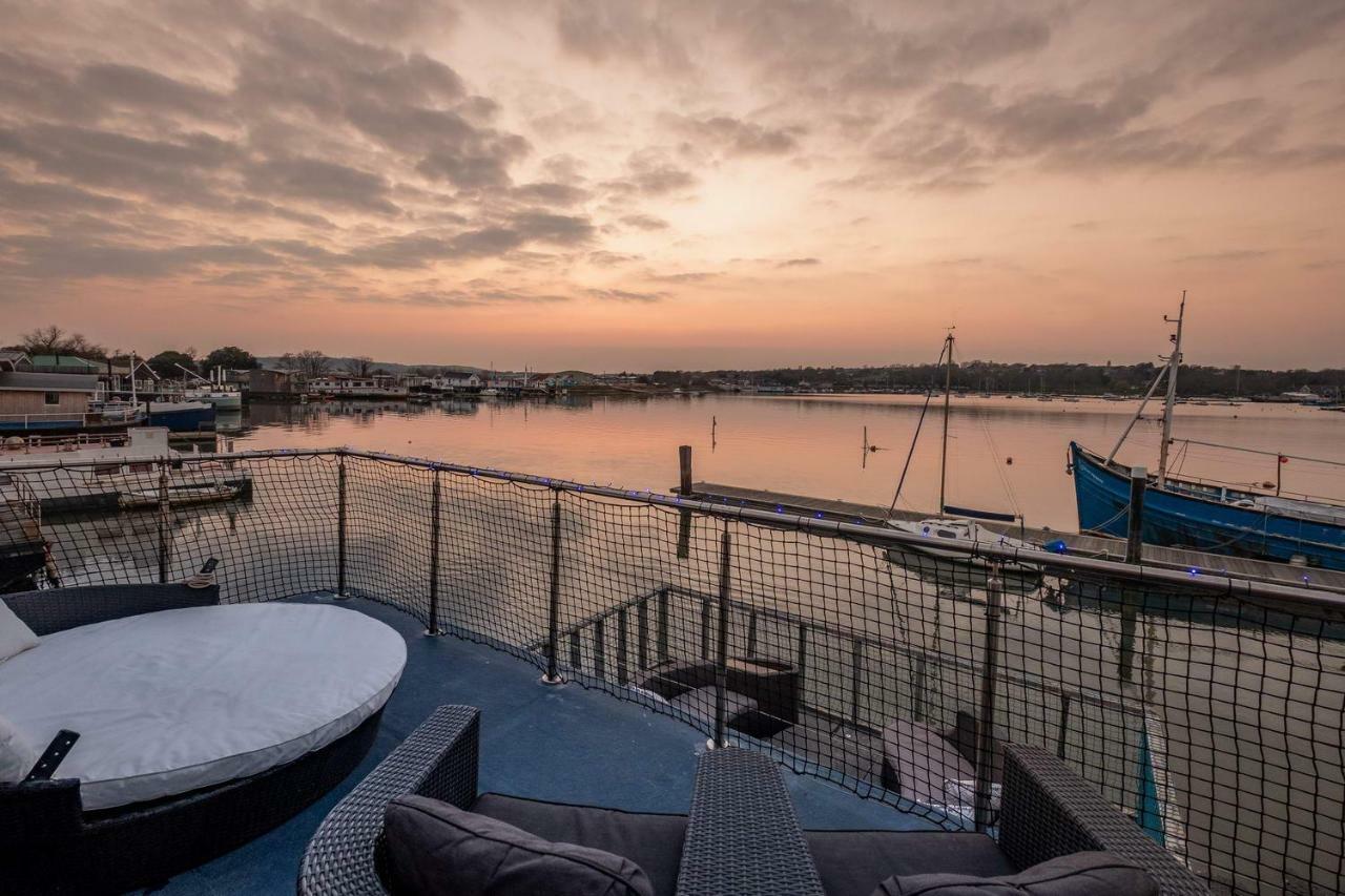 뉴포트 Houseboat Harbourside View B&B 외부 사진