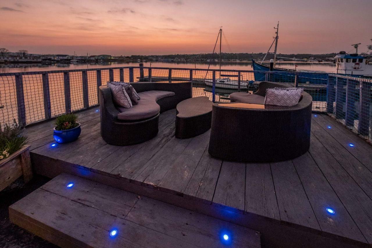 뉴포트 Houseboat Harbourside View B&B 외부 사진
