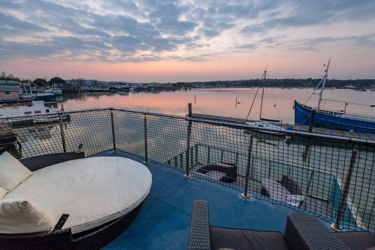 뉴포트 Houseboat Harbourside View B&B 외부 사진