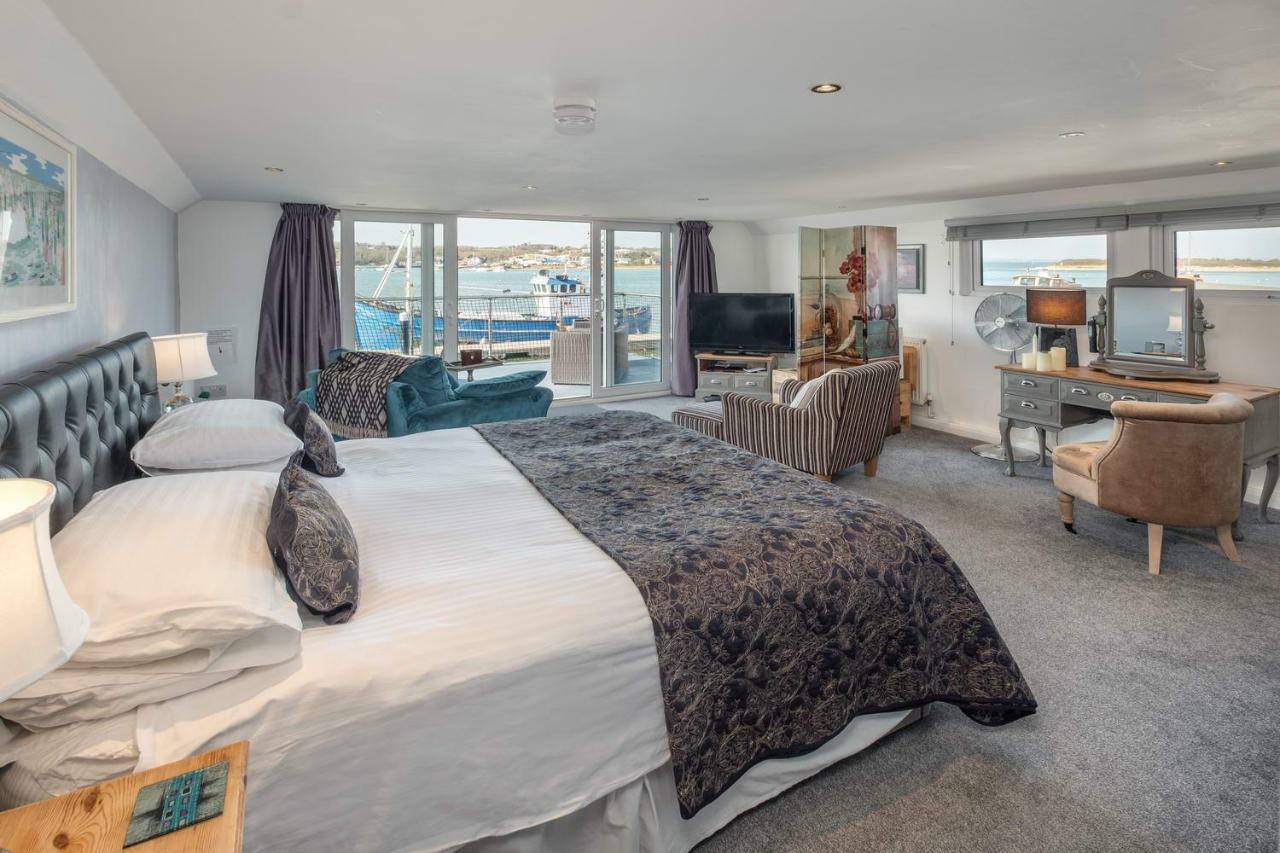 뉴포트 Houseboat Harbourside View B&B 외부 사진