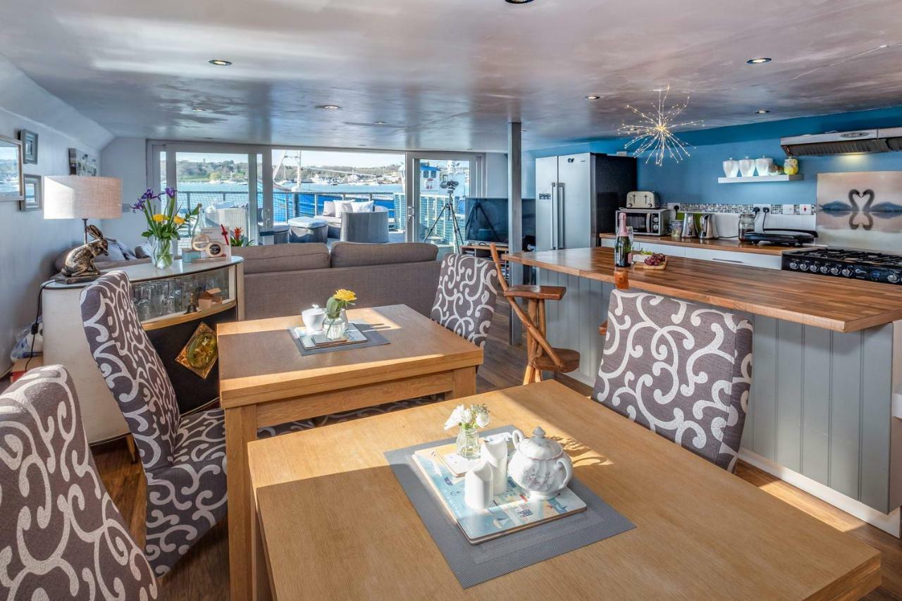 뉴포트 Houseboat Harbourside View B&B 외부 사진